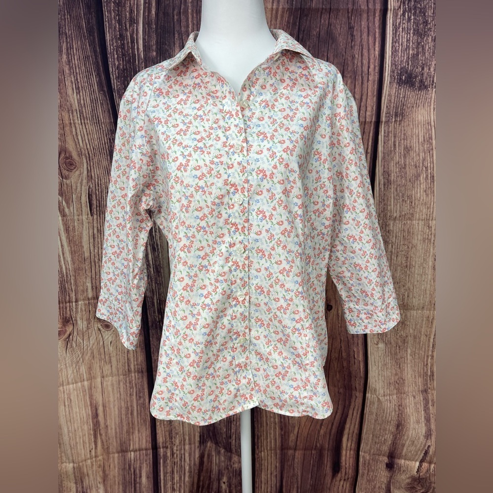 L. L. Bean wrinkle resistant button down 3/4 sleeves floral blouse women’s M